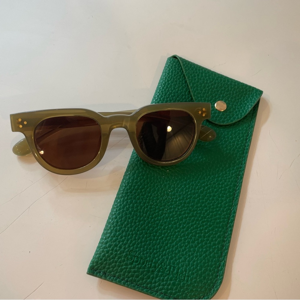 Sporty & Rich Frame N .04 sunglasses